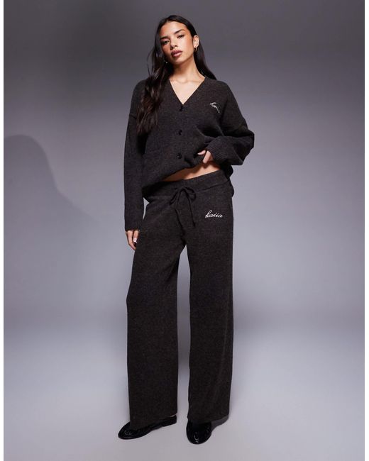 Gilet d'ensemble boutonné en maille avec broderie logo - marron Kaiia en coloris Gray