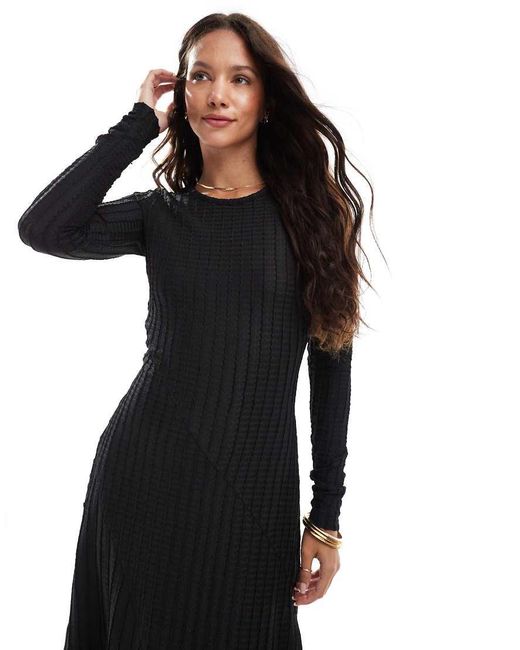 Vestito Lungo A Maniche Lunghe Testurizzato A Coste di Threadbare in Black