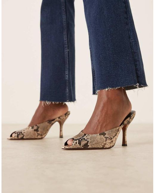 ASOS Nobu in het Blue