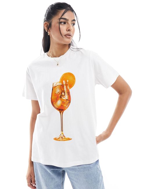 T-shirt vestibilità classica bianca con grafica "orange spritz drink" di ASOS in White
