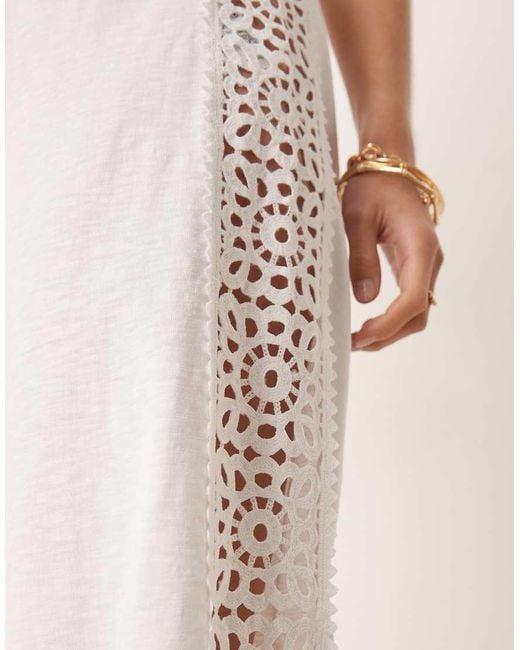 Pantaloni A Fondo Ampio Color Crema Con Inserto All'Uncinetto di ASOS in Natural