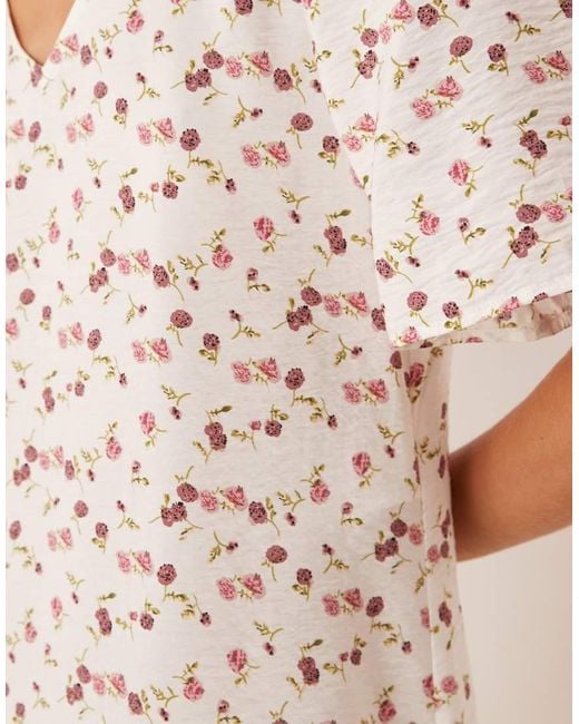 Vestido Corto De Manga Corta Con Estampado Floral De Jdy de color Natural