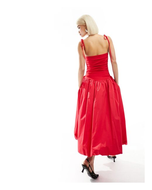 Alexa - robe mi-longue nouée aux épaules - cerise Amy Lynn en coloris Red
