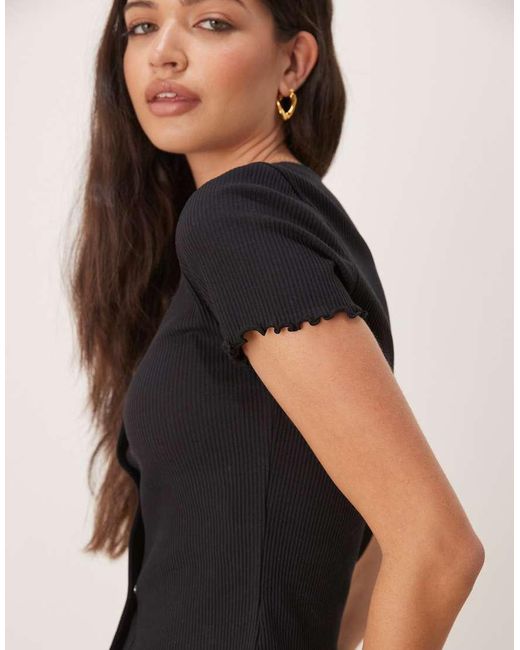 Vila T-Shirt Met Korte Mouwen, Golvende Rand En Drukknopen Aan De Voorkant in het Black