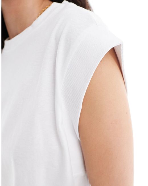 Camiseta blanca sin mangas con detalle en los hombros Mango de color White