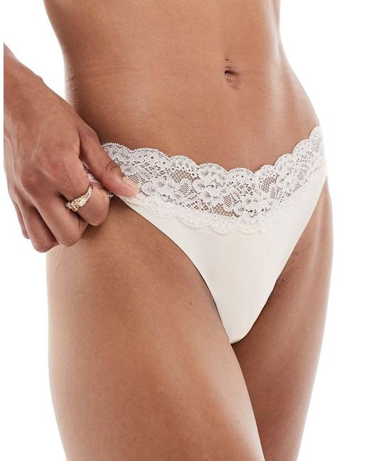 Tanga Beis Con Ribete De Encaje De -Neutro ONLY de color White