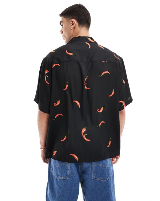 Camicia oversize con stampa di peperoncini e rever di ASOS in Black da Uomo