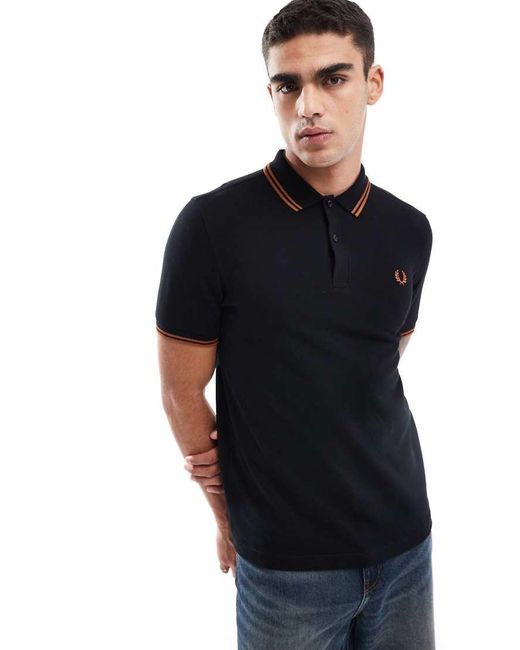 Polo Con Doppia Riga A Contrasto Sui Bordi Nera E Arancione di Fred Perry in Blue da Uomo