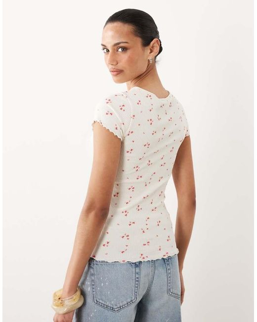 New Look White Ditsy Lettuce Edge Babylock Tee