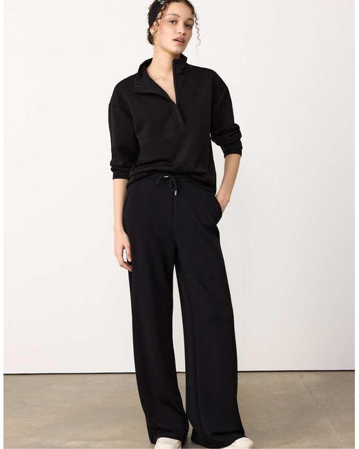 Stradivarius Black Soft-touch Sweatshirt With Zip