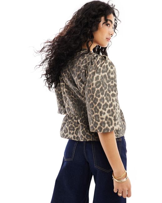 ASOS Gray – bluse aus baumwoll-popeline mit leopardenprint, binde-details und schößchen