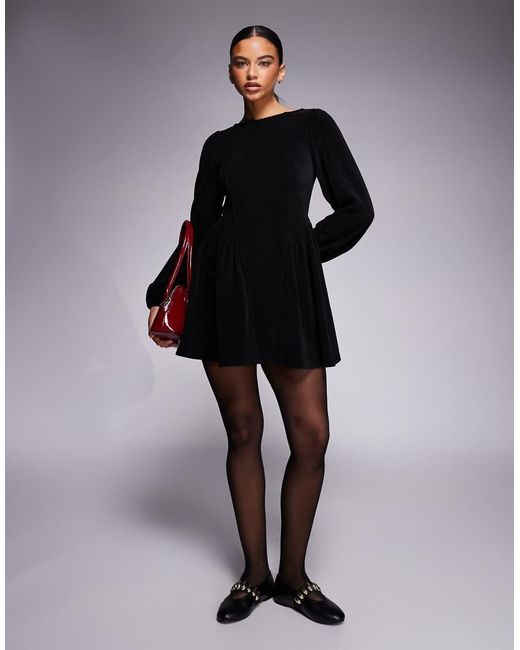 Vestido Corto De Manga Larga De Estilo Blusón Con Detalle En La Cintura De Pana De ASOS de color Black