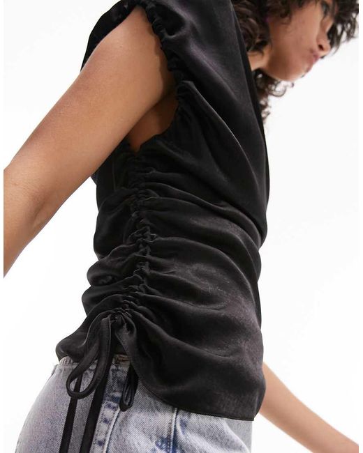 TOPSHOP Mouwloze Gerimpelde Top Van Satijn in het Black