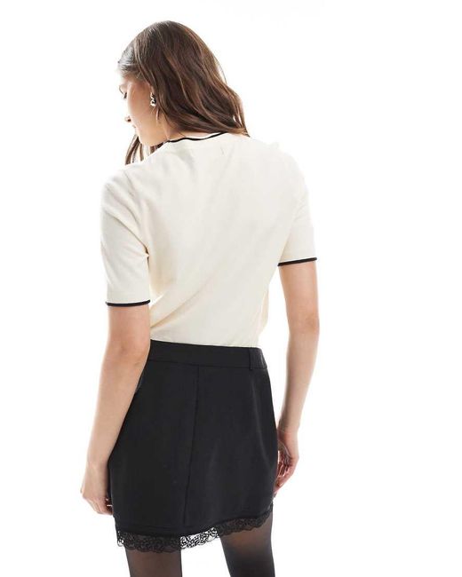 Maglione Crema A Maniche Corte Con Bordi A Contrasto di Vero Moda in White