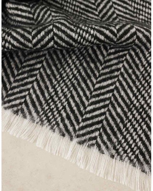 Bufanda Monocromática Con Patrón De Espiga De Tejido Liso De ASOS de hombre de color Gray