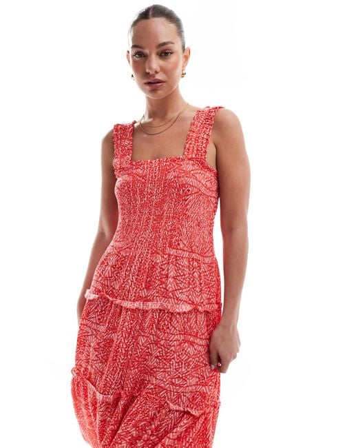 Vero Moda Red – gesmoktes midi-trägerkleid mit em print