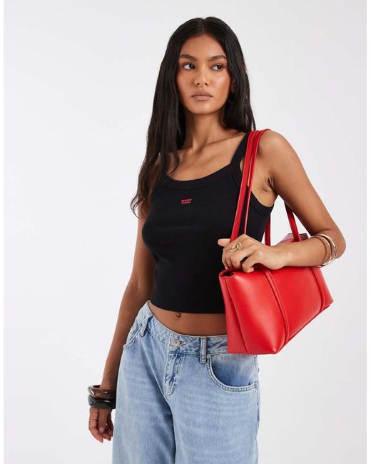 Levi's Essentiële Sportieve Geribbelde Cami Met Logo Op De Borst in het Red