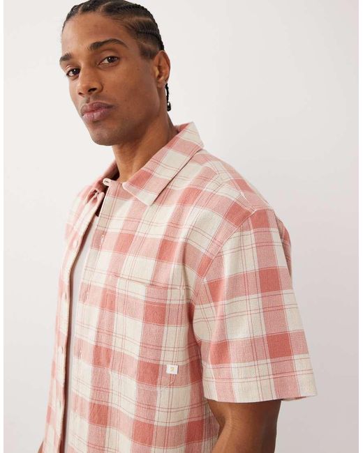 Alden Farah de hombre de color Pink