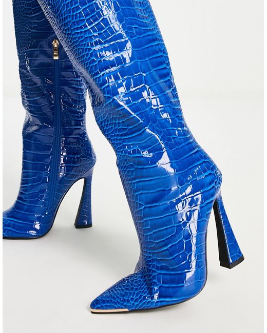 SIMMI Simmi London - Ravi - Kniehoge Laarzen Met Uitlopende Hak, Brede Pasvorm En Krokodillenmotief in het Blue