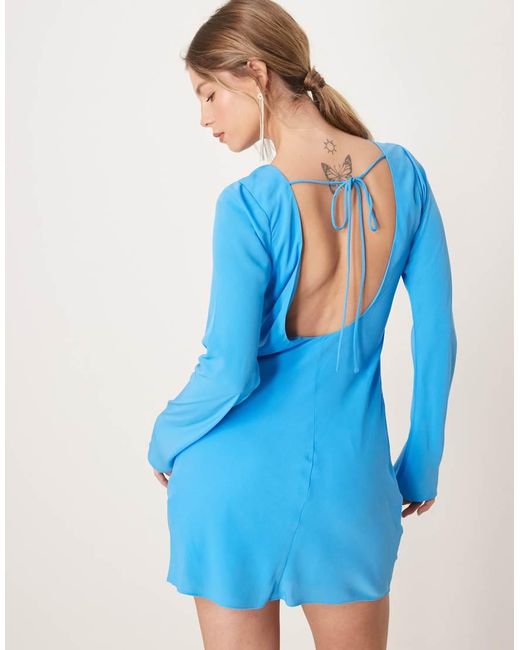 Abercrombie & Fitch Mini Jurk Met Lange Mouwen, Rechte Hals En Asymmetrische Zoom in het Blue