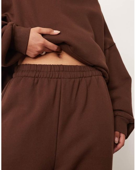 Joggers Marrón Chocolate Extragrandes Con Bajos Ajustados De Tejido Grueso Premium De ARRANGE de color Brown