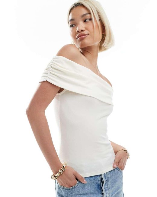 Top Color Crema Con Scollo Alla Bardot Con Risvolto di Miss Selfridge in White