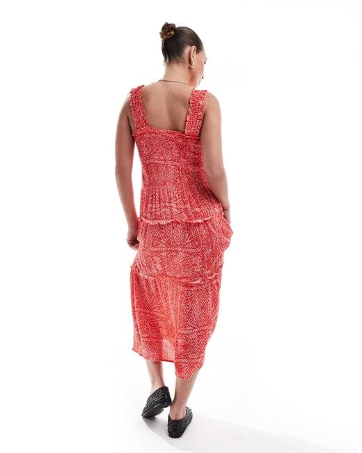 Vero Moda Red – gesmoktes midi-trägerkleid mit em print