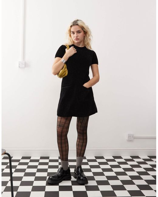 Monki White – kurzärmliges, superweiches mini-strickkleid