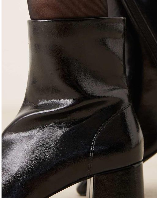 Relay di ASOS in Black