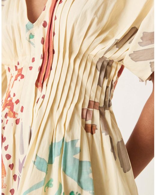 Robe courte à manches courtes et col v avec plis serrés - imprimé abstrait ASOS en coloris Natural