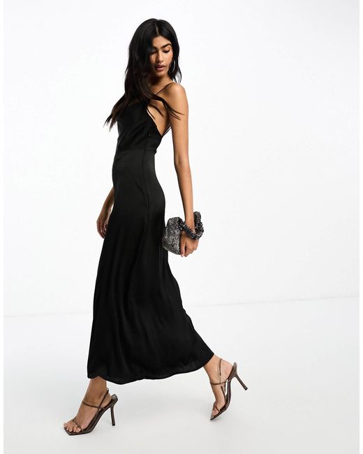 Robe longue en satin à col bénitier Vila en coloris Black