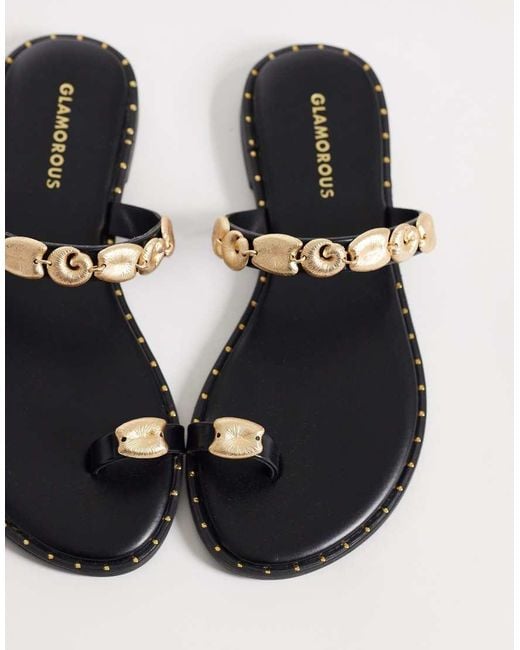 Glamorous White Flat Sandals With Gold Shells