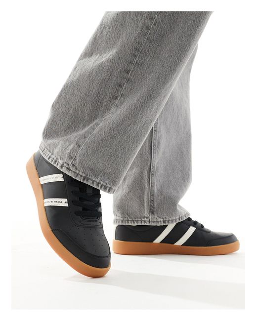 Sneakers bianco sporco e nere con doppie righe con logo e suola di Armani Exchange in Gray da Uomo