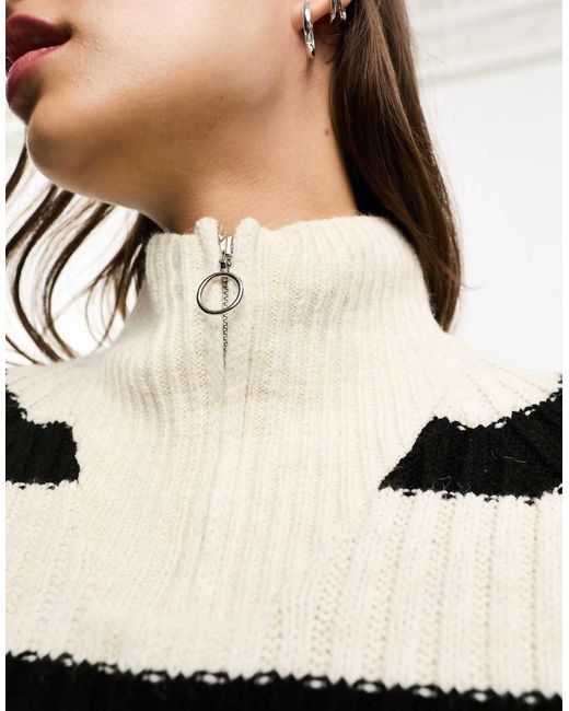 Jersey Color Crema A Rayas Negras Con Cuello Alto Y Detalle De Cremallera De -Blanco ONLY de color Black