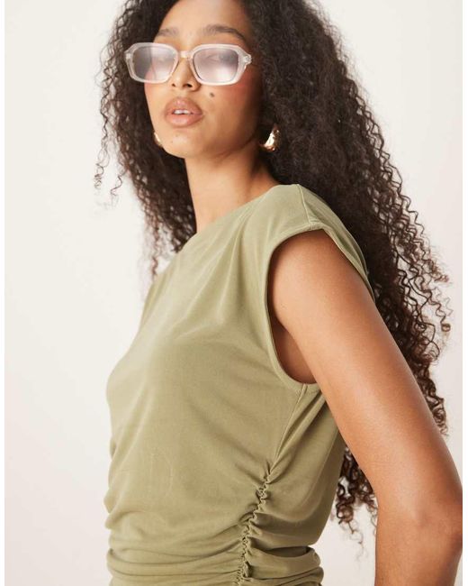 Top Salvia Arricciato Sul Lato E Con Scollo Dritto di ASOS in Natural