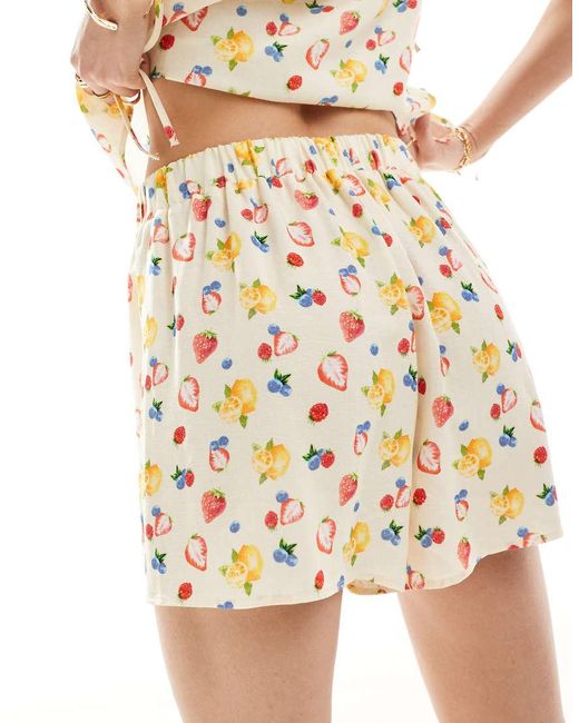 ASOS Linnen Short Met Fruitprint, Deel Van Co-Ord Set in het Natural