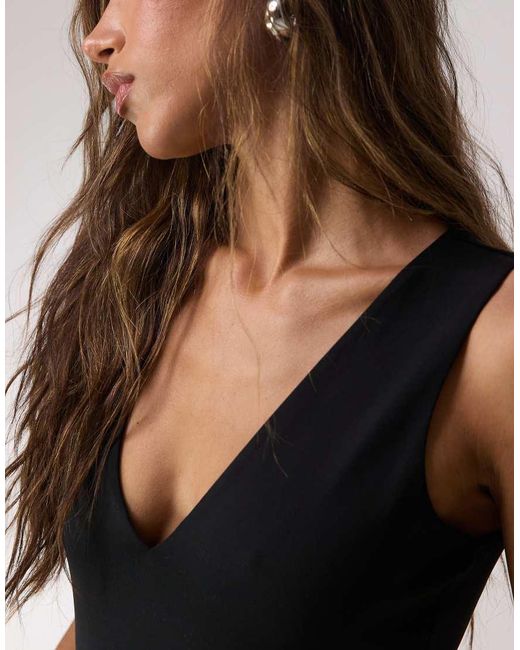 GOOD AMERICAN White Sculpting Deep V Tank Bodysuit