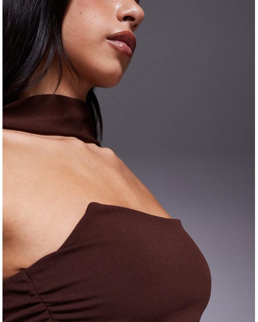 Top bandeau structuré long à détail foulard - chocolat ASOS en coloris Purple