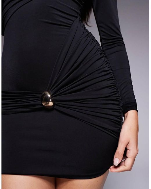 Ruched & Ready Asymmetrische Bodycon Mini Jurk Met Uitsnijding En Gouden Hardware in het Black