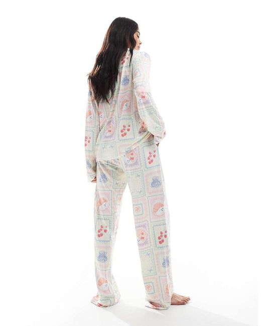 Set Pigiama Bianco Morbido Al Tatto Con Stampa Fantasia di Threadbare in White
