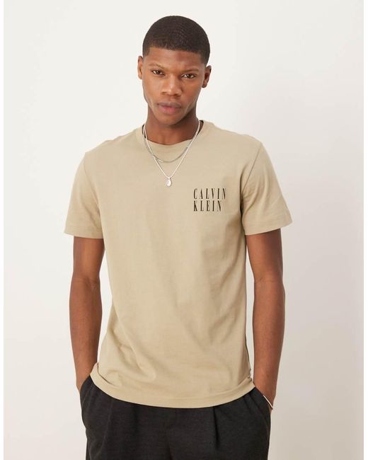 Camiseta Beis Con Estampado De Recuadro Degradado En La Espalda De -Neutro Calvin Klein de hombre de color Natural