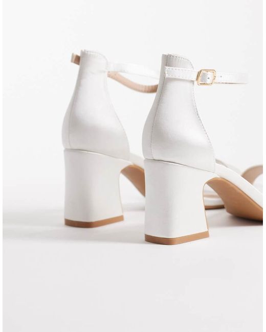 Leal di SEQWL in White