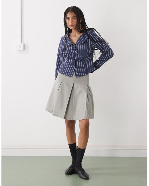 Reclaimed Vintage Blue Cropped Shirt With Collar And Tie Front