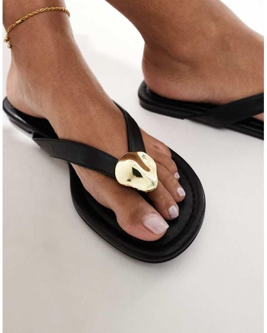 4th & Reckless Teenslippers Van Imitatieleer Met Gouden Schelpversiering in het White