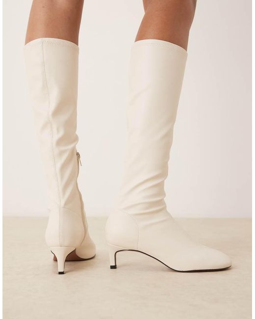 Botas Por La Rodilla Amarillo Pastel Estilo Calcetín Con Puntera Redondeada Coral De -Neutro ASOS de color Natural