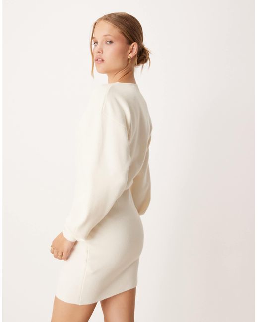 Gina Tricot Natural – langärmliges, geformtes, figurbetontes strickkleid