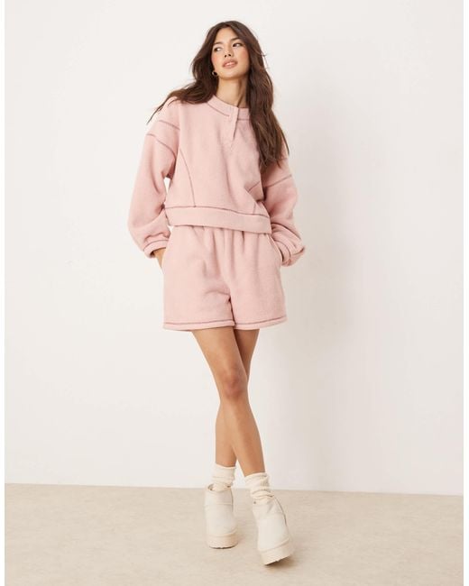 Ensemble sweat et short confort en micropolaire avec détails contrastants ASOS en coloris Pink