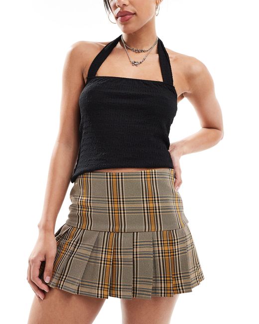 Ultimate - mini jupe-short plissée coupe ajustée à carreaux - marron Collusion en coloris Black