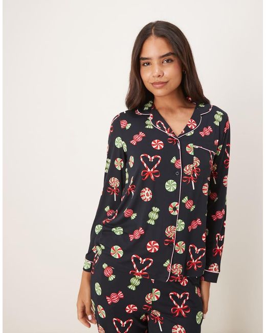 Chelsea Peers Pyjamaset Van Polyester Met Lange Mouwen, Revers En Kerstsnoepjesprint in het Blue