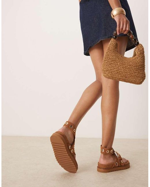 Sandalias Color Tostado Con Plataforma Plana Y Ojales De Ante Francoise De -Marrón ASOS de color Natural